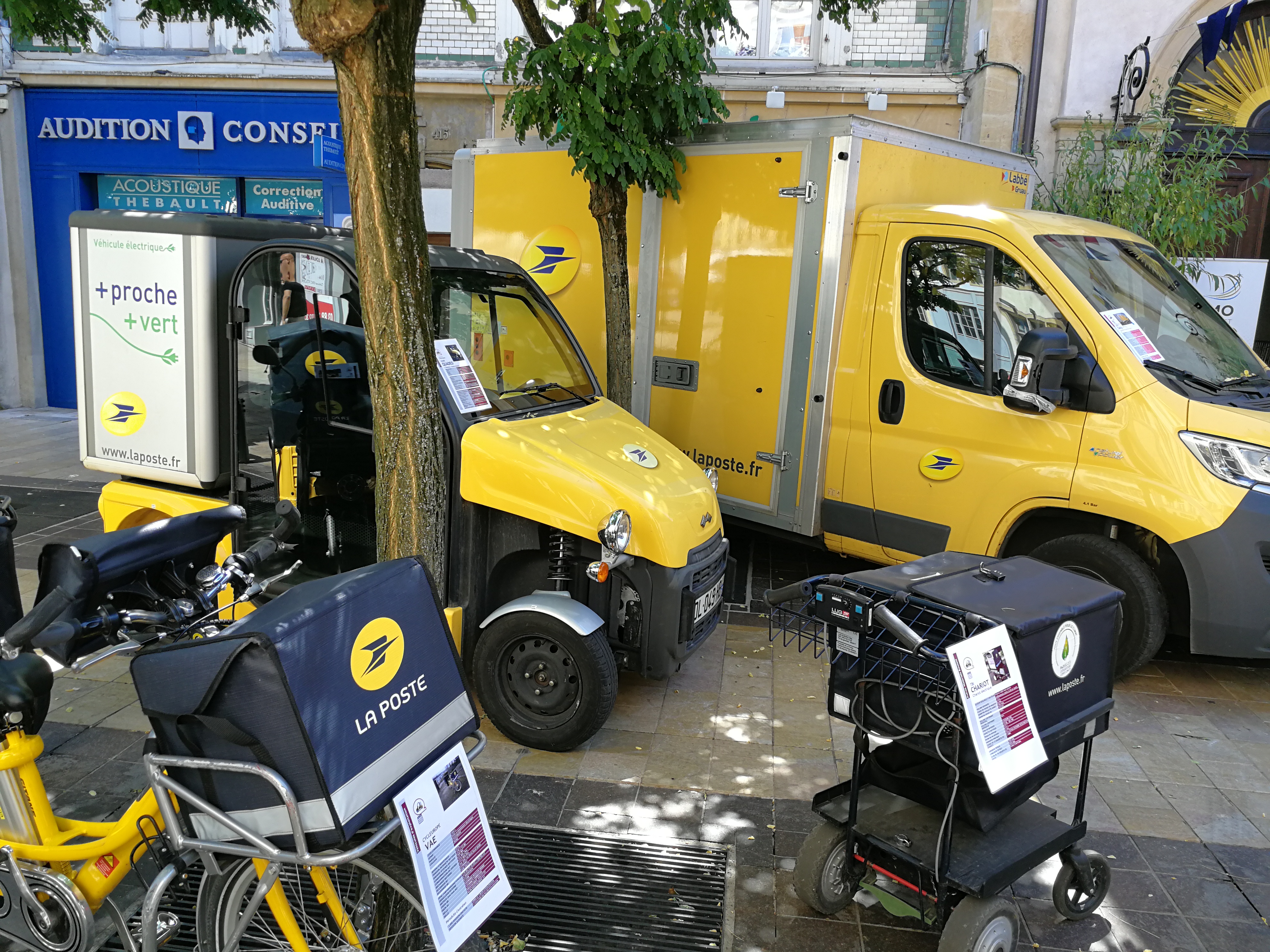La Poste’s fleet of carbon-neutral electric vehicles