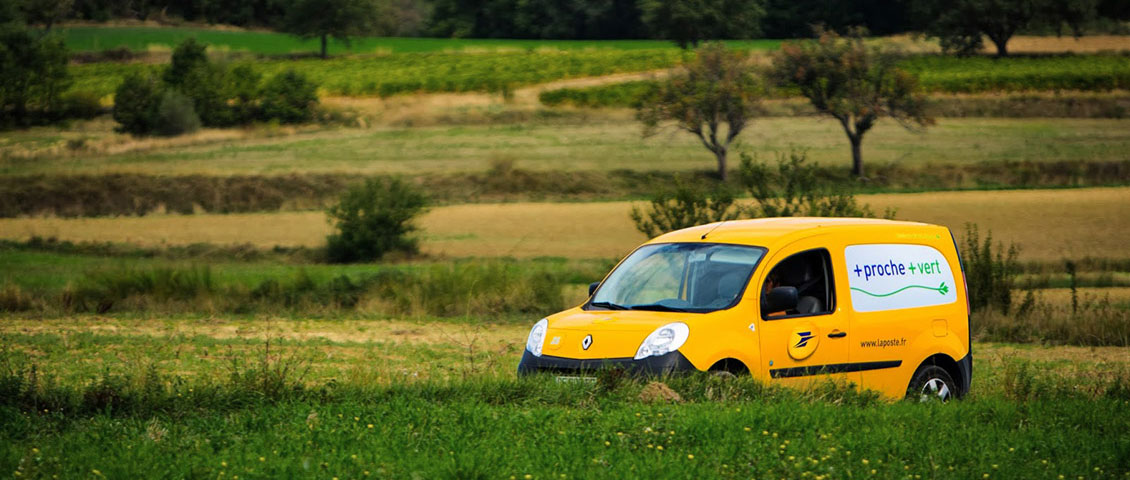 Photo d'une Kangoo ZE dans la campagne