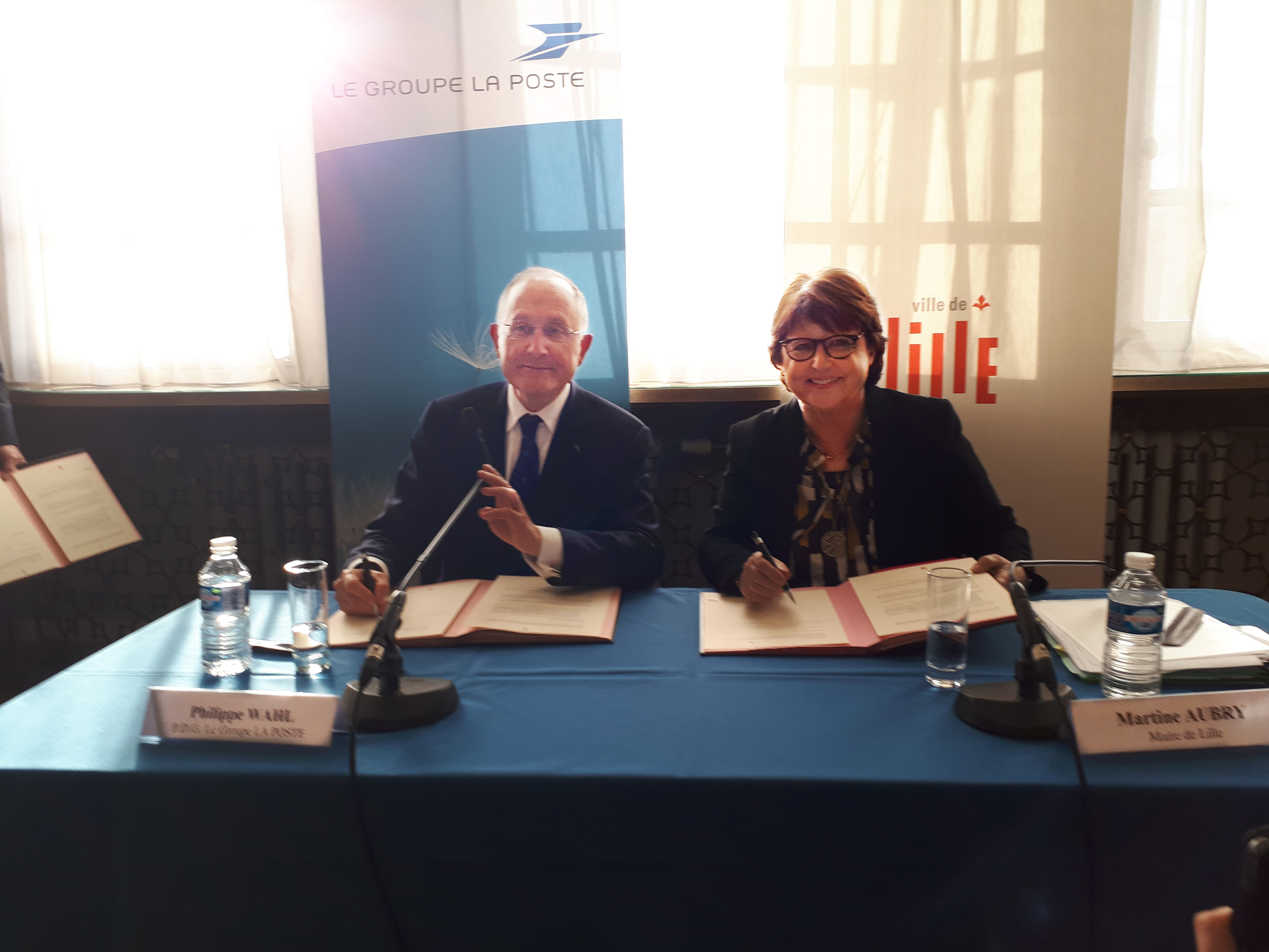 Martine Aubry et Philippe Wahl signent une convention de partenariat en vue de développer des solutions logistiques innovantes