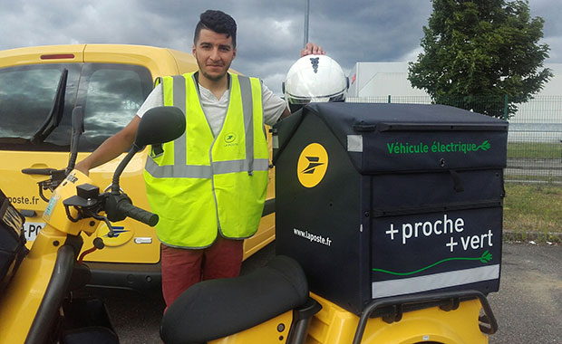 Ismaïl Ben Alili signed a permanent contract with La Poste thanks to Mission Locale’s support.