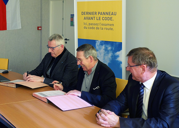 Gilbert Doré, délégué régional du Groupe La Poste Grand Est, Alexandre Schajer, président de l’E2C Champagne-Ardenne et du Réseau E2C, et Patrick Tassin, président du comité de pilotage, président du CESER.