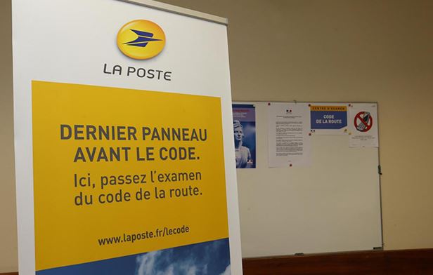 The examination of the code of the road at home associations with La Poste in Bruz