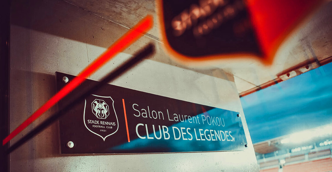 Photo de la plaque "Salon Laurent Pokou - Club des Légendes"