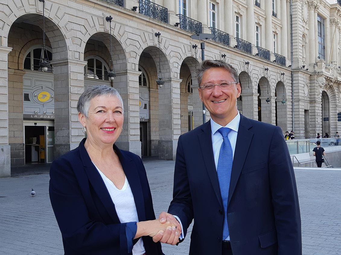 Anne Nicolas, Déléguée Régional du Groupe La Poste en Bretagne, et son successeur Jean Christophe Merkler.