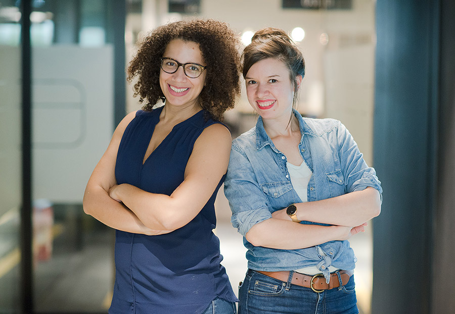 Photo d’Aurore Bisicchia et Sophie Comte cofondatrices de Chut, le magazine à l’écoute du numérique.