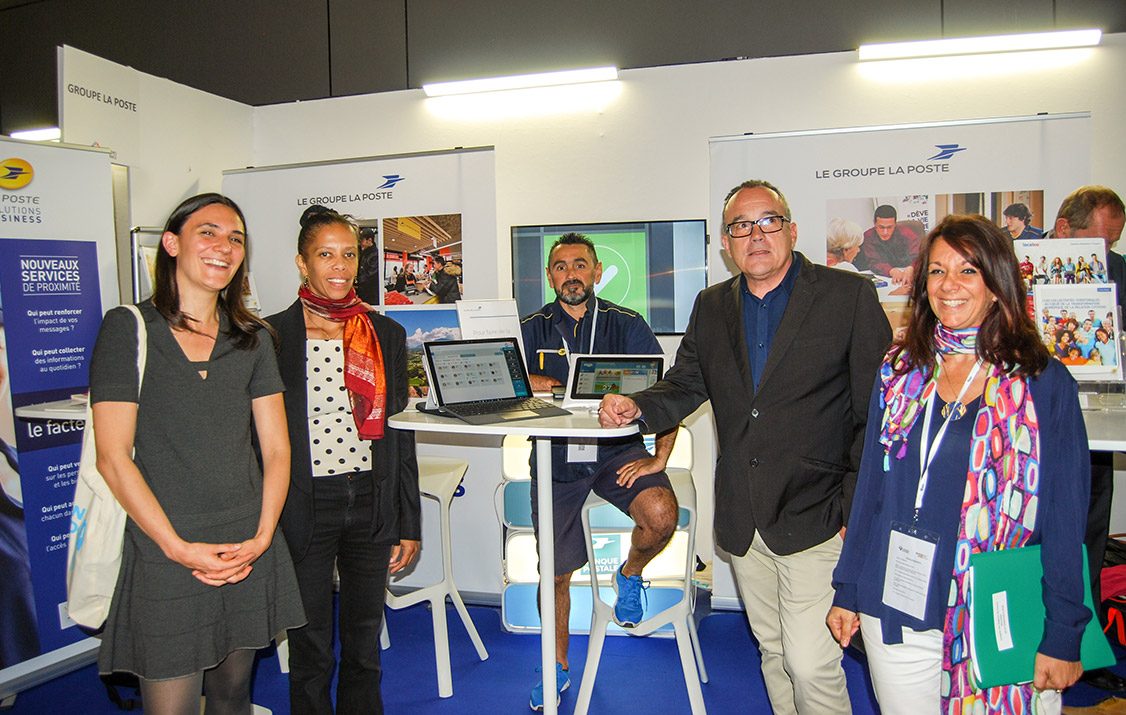 Stand du Groupe La Poste au congrès des régions de France à Marseille.