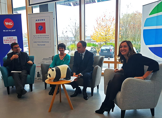 Photo de Isabelle Autissier (Présidente de WWF France), Frédéric Sanchez (Président de la Métropole Rouen Normandie) et Florence Pavageau (Déléguée Régionale du Groupe La Poste) pour le lancement de WAG Rouen.