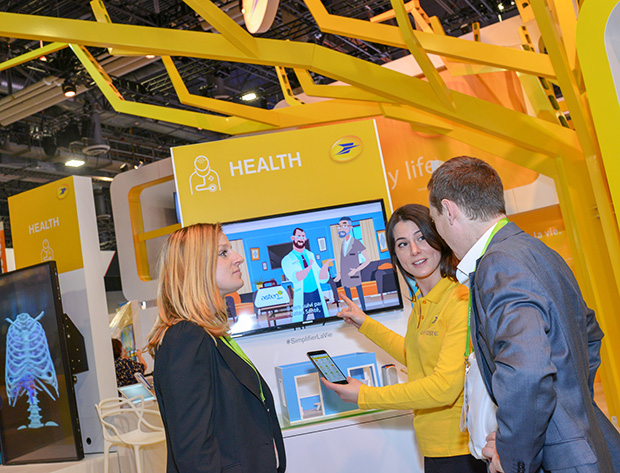 Une présentation des produits et applications de la branche e-santé du stand CES du Groupe La Poste