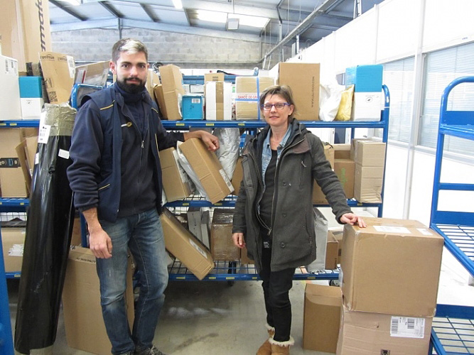 Fabien Travier, sourd, accompagné de Pascale Gouy, son interprète.