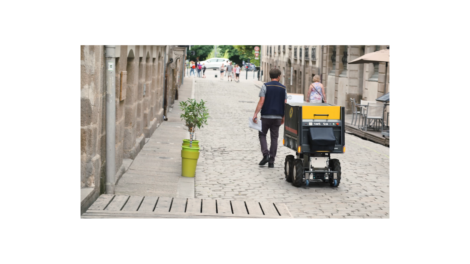 The robotic trolley