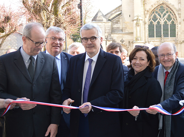 Photo de l'inauguration avec Dominique Décaudin, maire de Cormicy, Christian Bruyen, président du conseil départemental, Jacques Lucbereilh, sous-préfet, Valérie Beauvais, députée et Yves Detraigne, sénateur.